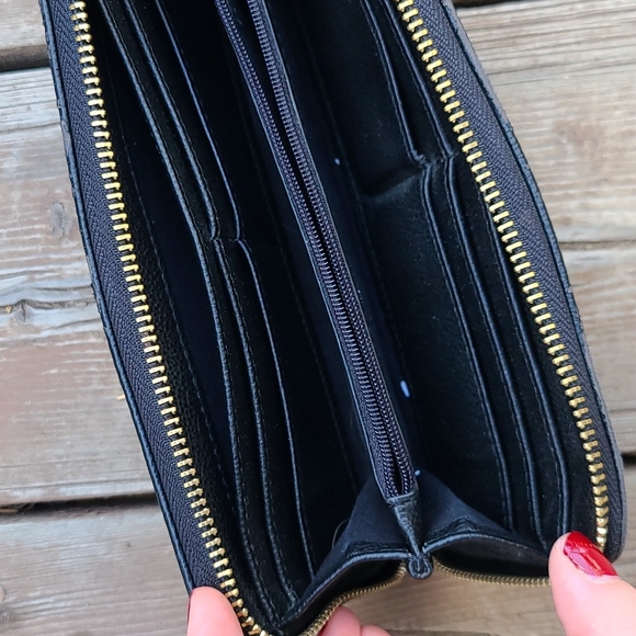Black and Gold Mossimo Wallet - Picture 5 of 7